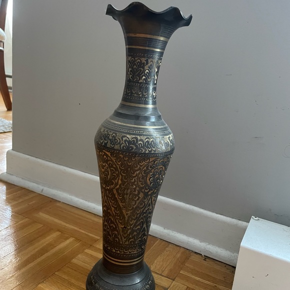 Two handmade Persian brass vase golden /Black 10*40 cm - Picture 4 of 12